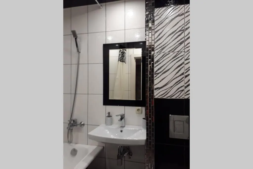 Levoberezhnaya Metro Station, Exhibition Center Daire Kiev Ukrayna
