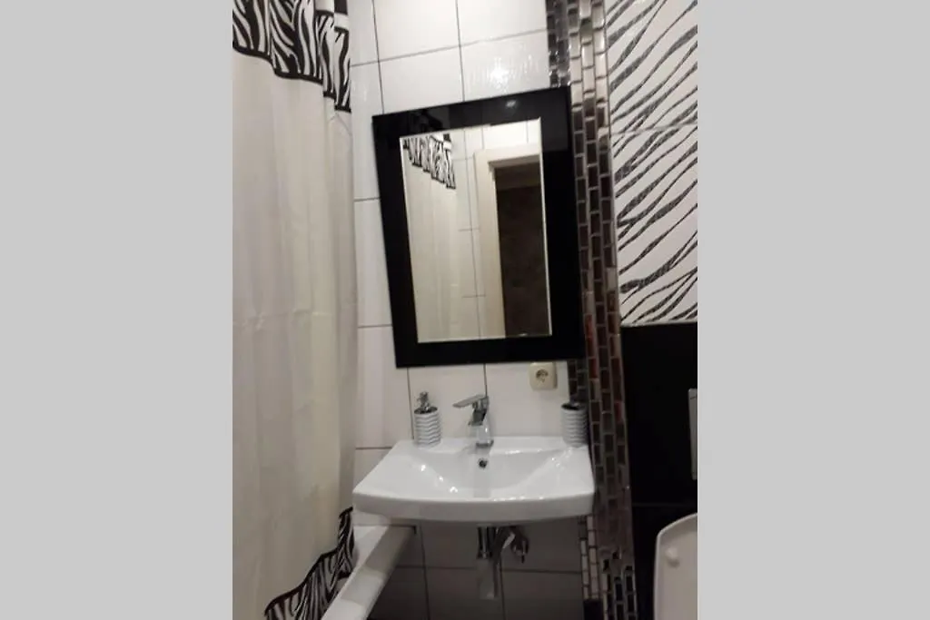 Levoberezhnaya Metro Station, Exhibition Center Daire Kiev 0*,  Ukrayna