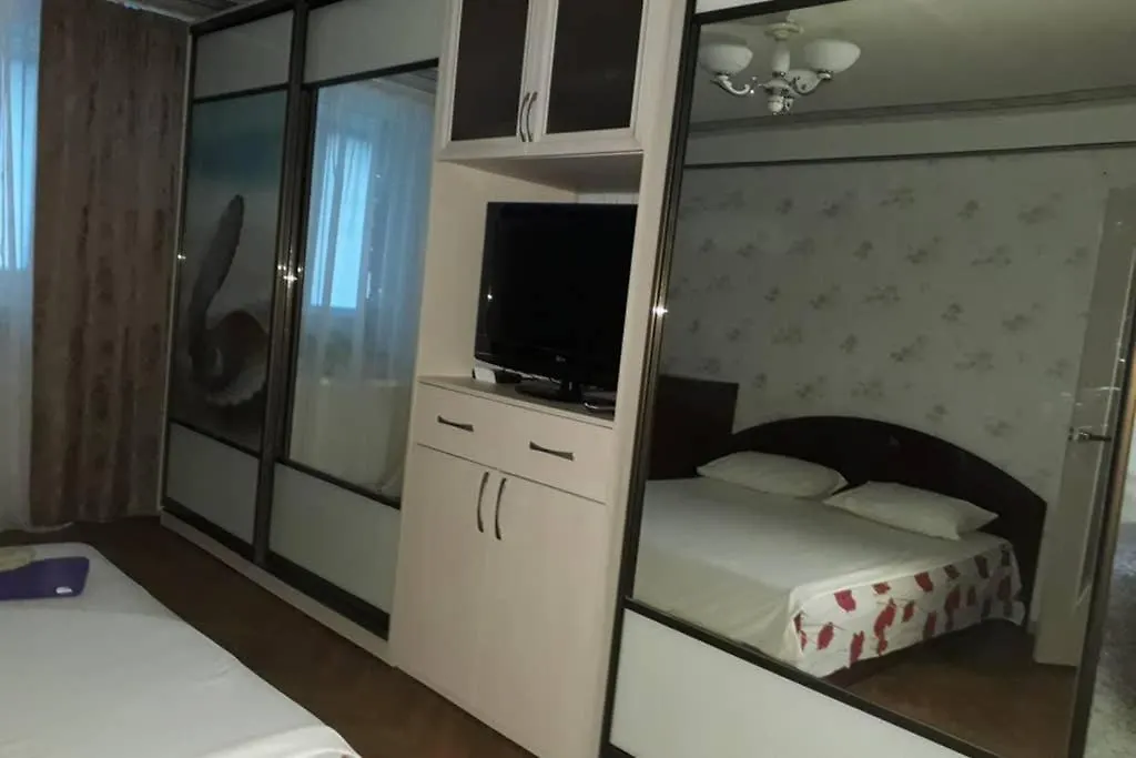 Levoberezhnaya Metro Station, Exhibition Center Daire Kiev